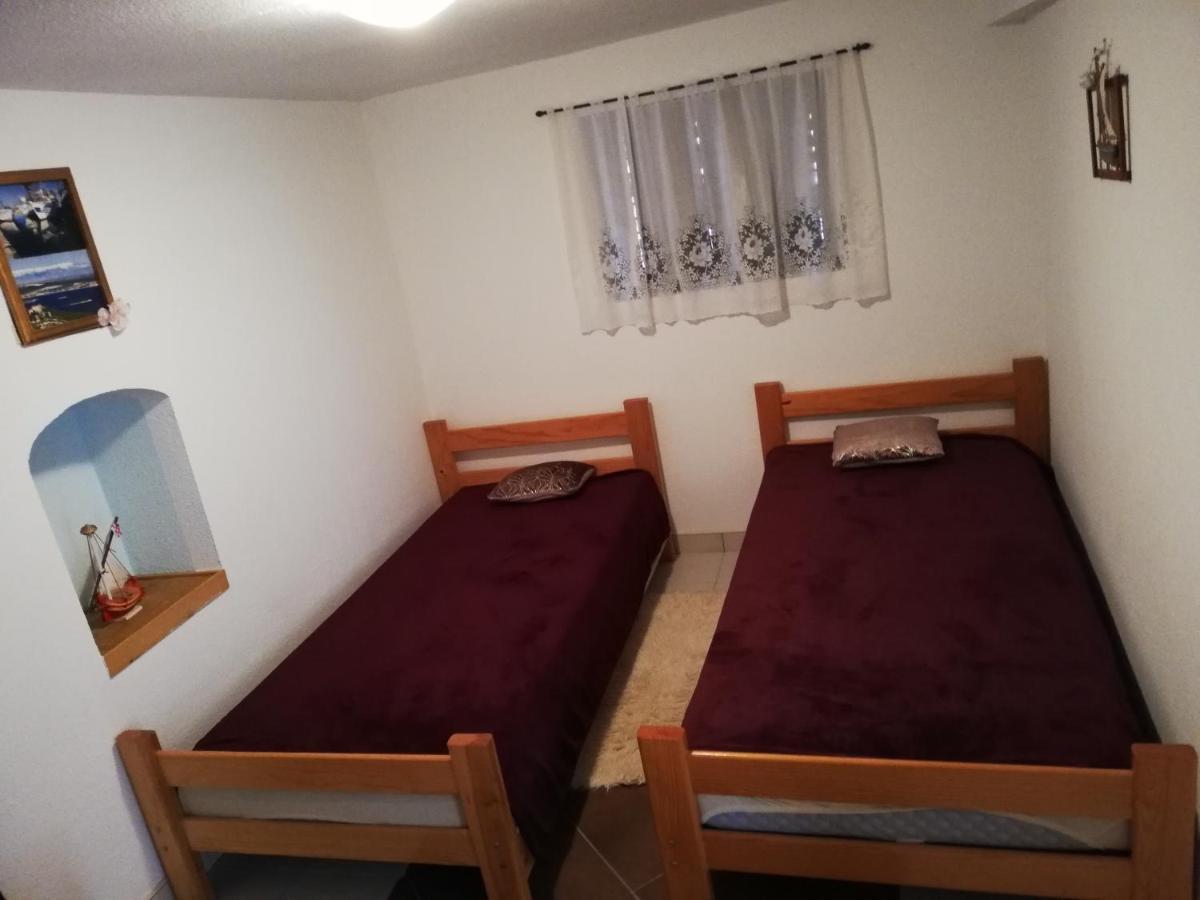 Apartman Cvita Tkon Exterior foto