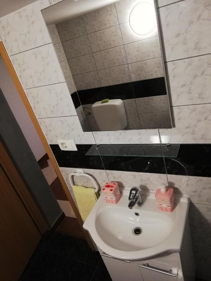 Apartman Cvita Tkon Exterior foto